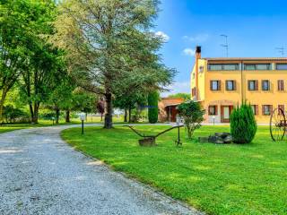 Villa bifamiliare in vendita ad abano terme via pezzolo ferro