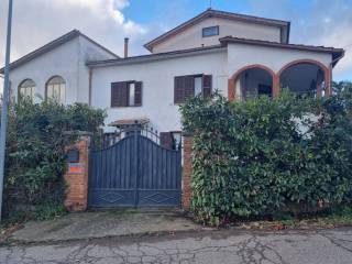 Villa in in vendita da privato a vetralla via montello, 2