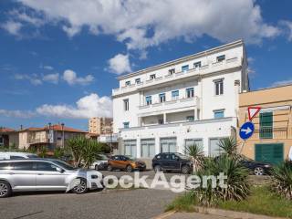 Albergo in vendita a rosignano marittimo via trieste, 51