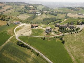 Colonica in vendita a castelvetro di modena via sinistra guerro, 18/a