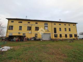 Casa indipendente in vendita a bagnolo in piano via salvi, 15