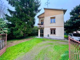 Villa in vendita a correggio via michelangelo buonarroti, 24