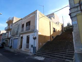 Villa in vendita a canicattini bagni via solferino, 183