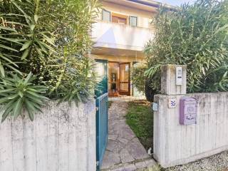 Villa a schiera in vendita a bondeno via giacomo leopardi, 35