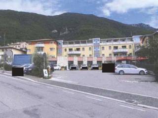 Negozio all'asta a borso del grappa via martiri del grappa