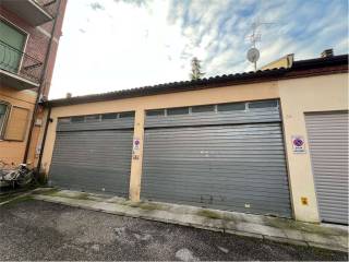 Garage in vendita a ferrara via bottoni, 18/a