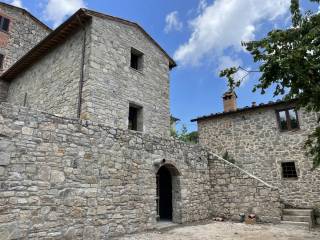 Casale in vendita a radda in chianti località badia montemuro