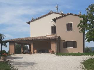 Villa in vendita a gualdo cattaneo via ponte di ferro