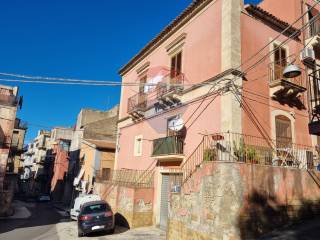 Casa indipendente in vendita a lentini via duca del mare, 4