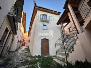 Casa indipendente in vendita a l'aquila vico burri