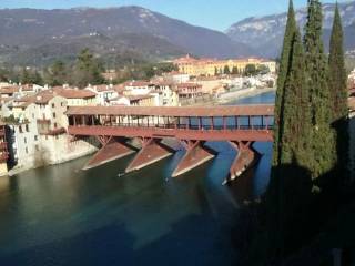 Intero stabile in vendita a bassano del grappa 