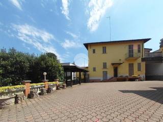 Casa indipendente in vendita a cremona via angelo massarotti, 42