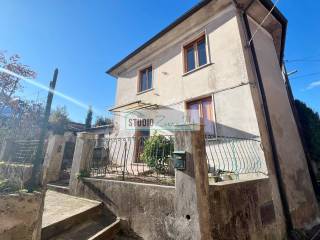 Casa indipendente in vendita a camaiore via fondi, 36