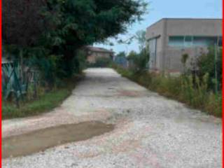 Terreno industriale all'asta a fiesse strada caleone