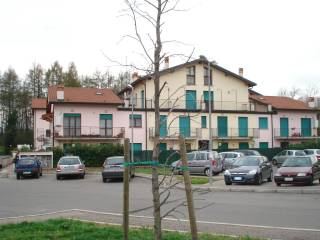 Garage in affitto ad albavilla via per carcano, 90