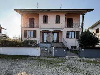 Villa bifamiliare in vendita a bagnolo san vito via u. foscolo, 21