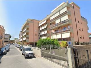 Garage in affitto a civitavecchia via plinio il giovane, 6/a