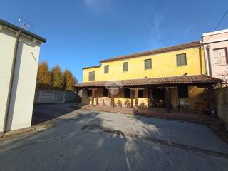 Casa indipendente in vendita a bagnoli di sopra via g. garibaldi, 11