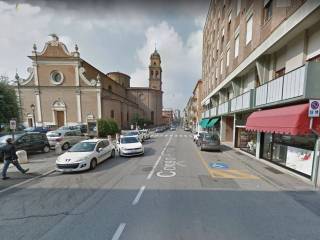 Negozio in vendita a ferrara corso porta po