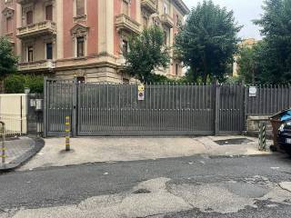 Garage in vendita a napoli via giuseppe bonito, 13