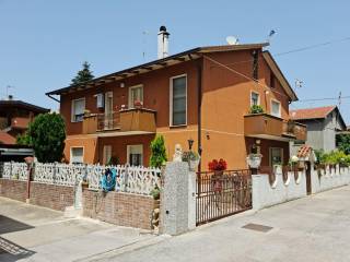 Villa bifamiliare in vendita a cappelle sul tavo via carducci di terra rossa, 80