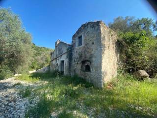 Rustico in vendita a vico del gargano loc. pasinaccio s.n.c.