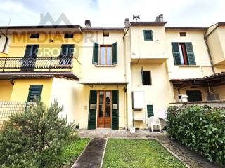 Casa indipendente in vendita a pistoia via gaetano donizetti