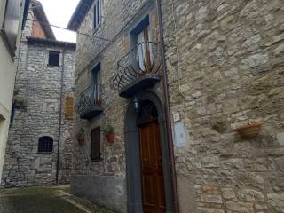 Casa indipendente in vendita a baschi via della cisterna