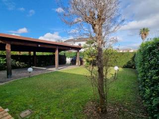 Villa bifamiliare in vendita a san felice circeo via terracina, 72