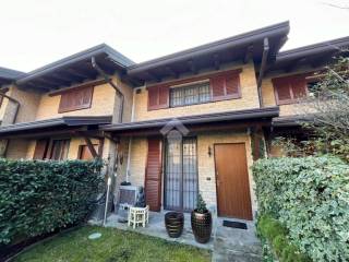 Villa a schiera in vendita a carugo via 1º maggio, 24