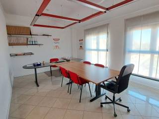 Ufficio in vendita ad ancona area residenziale zona piano quartiere piano san lazzaro