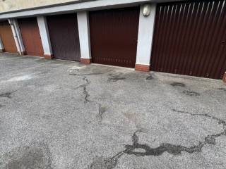 Garage in affitto a milano via siusi, 15