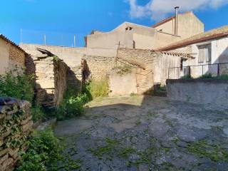 Casa indipendente in vendita a san basilio via umberto i