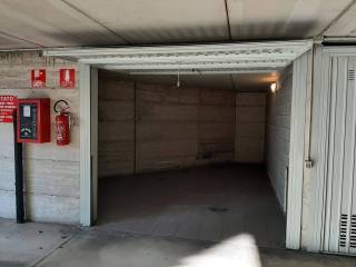 Garage in affitto a burago di molgora via edmondo de amicis, 37