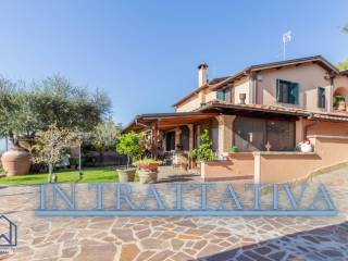 Villa bifamiliare in vendita ad albano laziale via prelatura