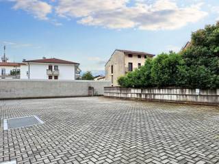 Posto auto in vendita a cormons viale venezia giulia, n. snc