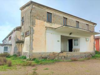 Capannone all'asta a samassi via stazione, n. 30