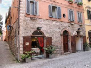 Negozio all'asta a fabriano via gioberti, n. 24