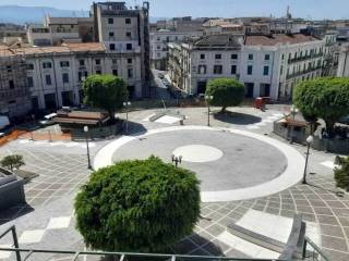 Negozio in vendita a messina piazza lo sardo, 18