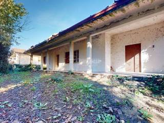 Casa indipendente in vendita a cento via ghisellini 40