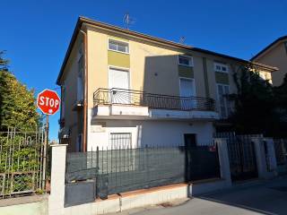 Casa indipendente in affitto a sant'elpidio a mare via adige, 1