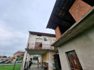 Cascina in vendita a gattinara via rovasenda, 47