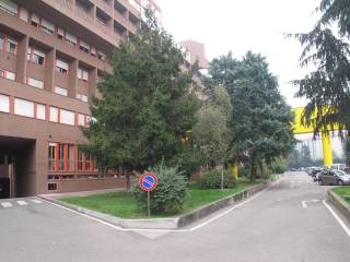 Posto auto in vendita a milano via enrico falck, 53