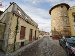 Casa indipendente in vendita a saluggia piazza del municipio, 10