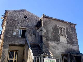 Casa indipendente in vendita a cleto via castello