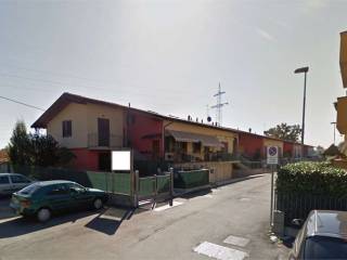 Garage in vendita a cervignano d'adda via i maggio