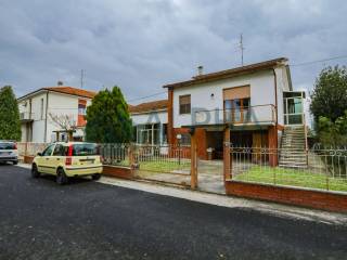 Villa bifamiliare in vendita a forlì via savio