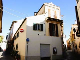 Casa indipendente in vendita ad atri via santa nicola