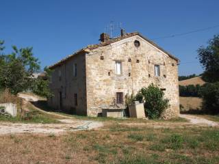 Colonica in vendita a pioraco via casali