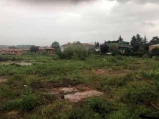 Terreno residenziale all'asta a carugo via luigi cadorna